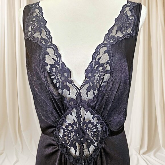 VNT Vanity Fair Lace Inset Black Olga Style Lingerie Long Sweeping Hem Size XL - Picture 1 of 11